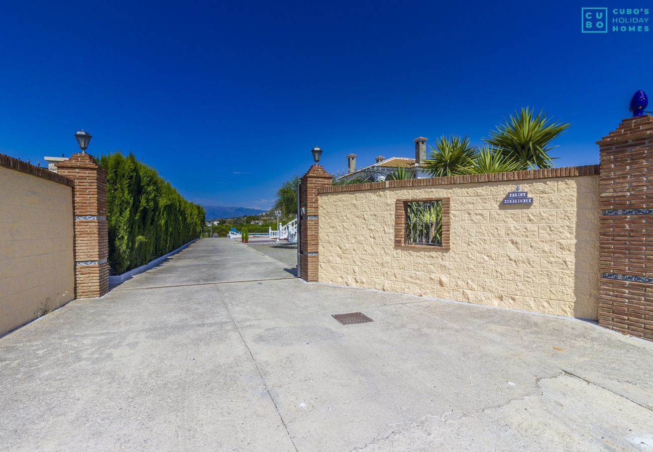 Entrada de esta finca de lujo en Alhaurín el Grande