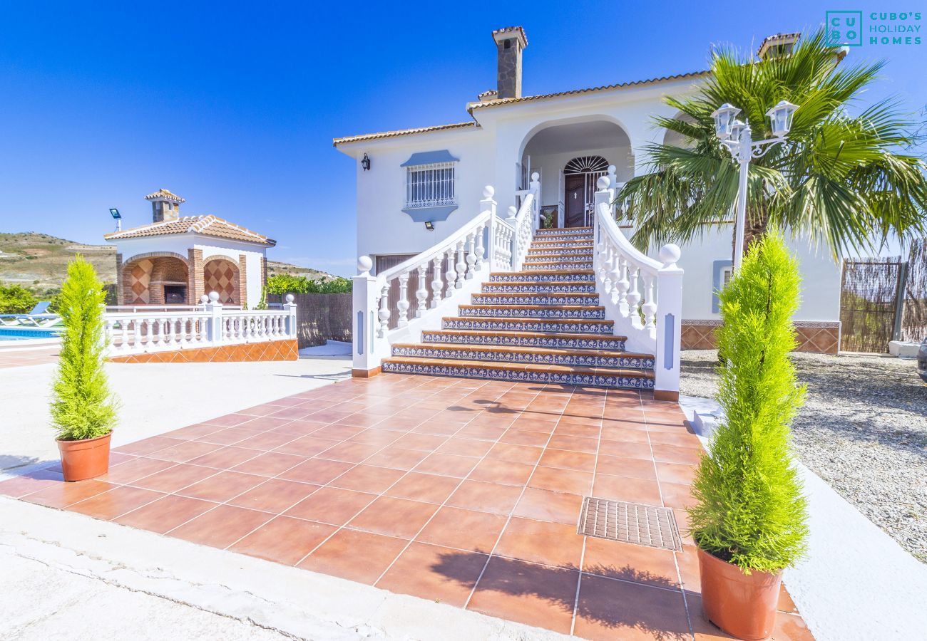 Fachada de esta finca de lujo en Alhaurín el Grande