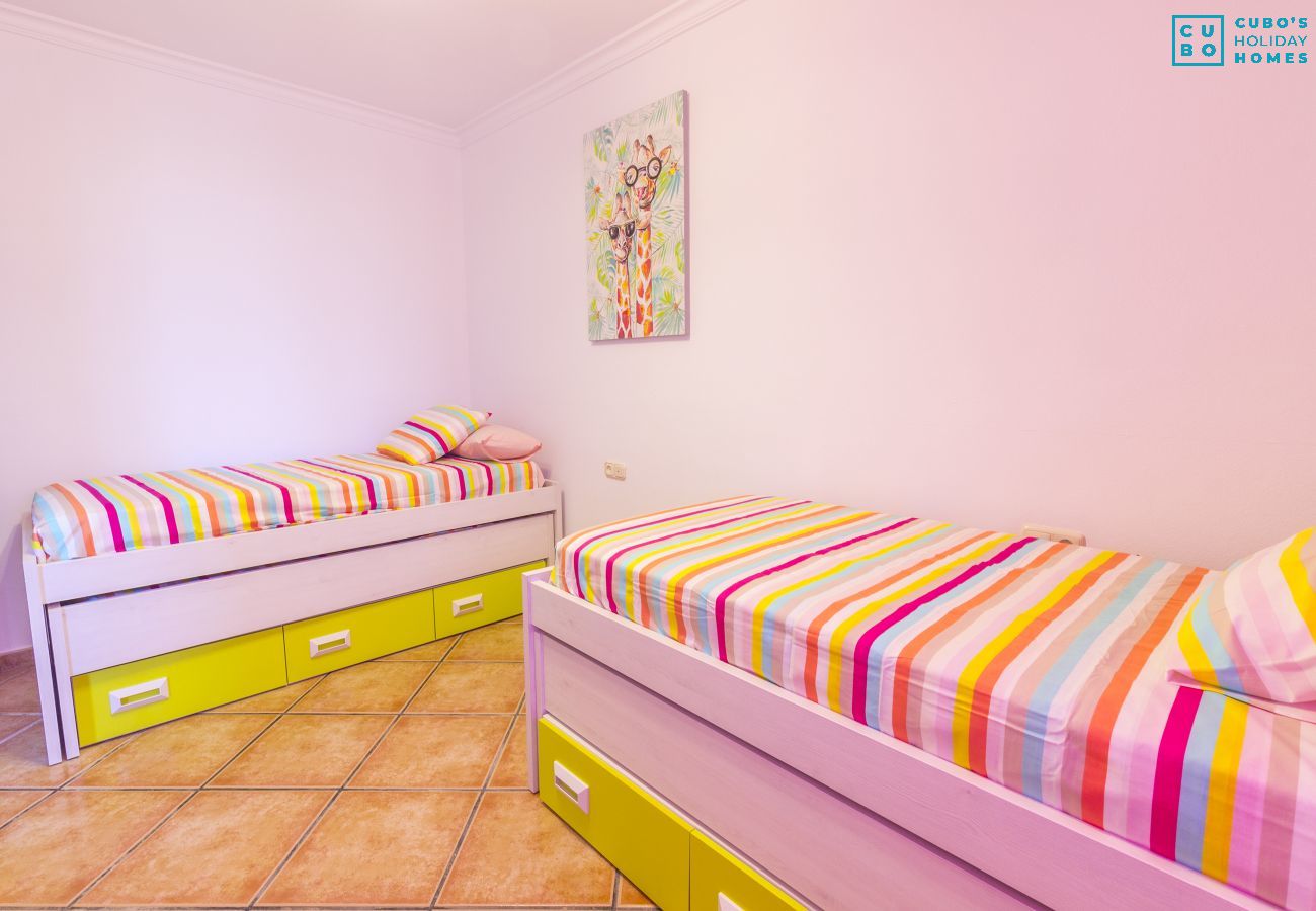 Dormitorio infantil de esta finca de lujo en Alhaurín el Grande