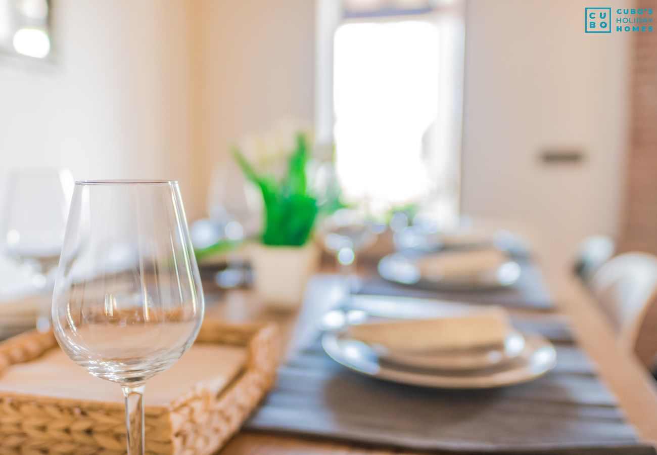 Salón comedor de esta villa en Alhaurín el Grande