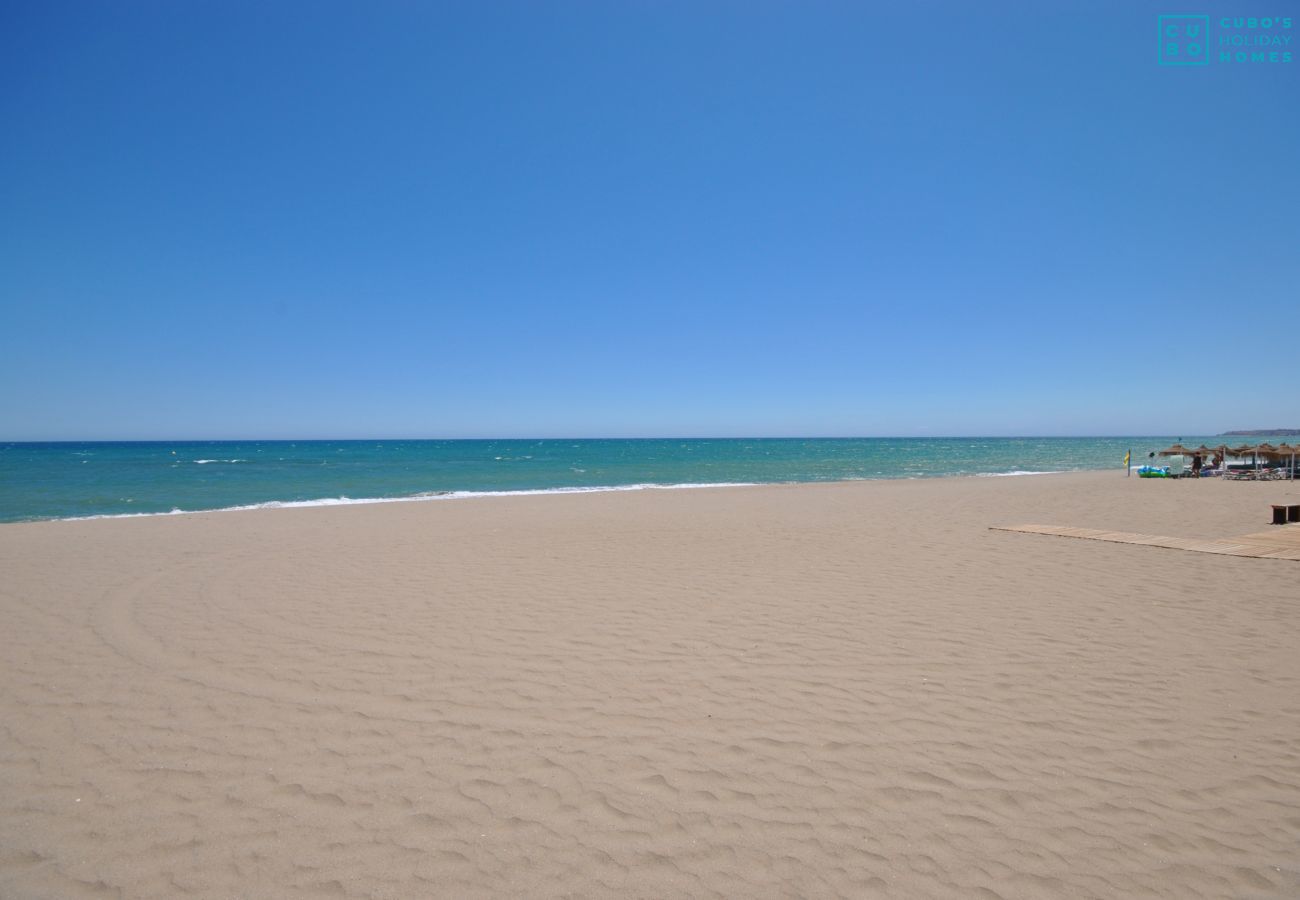 Playa cercana a este apartamento en Fuengirola