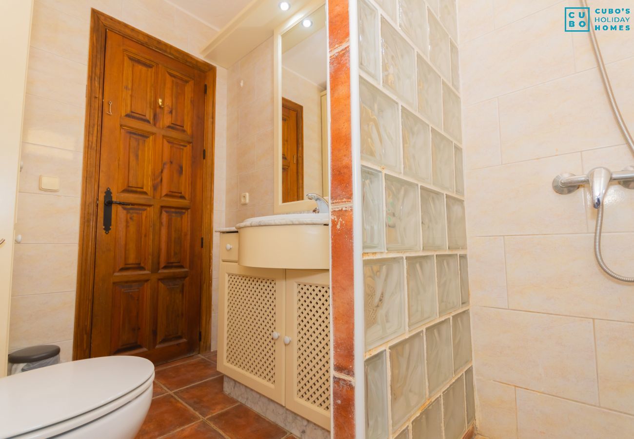 Baño de este apartamento rural en Mijas Pueblo