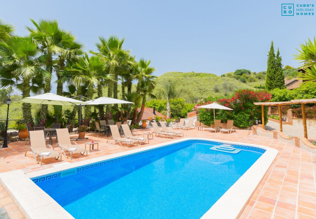 Piscina de este estudio rural en Mijas Pueblo