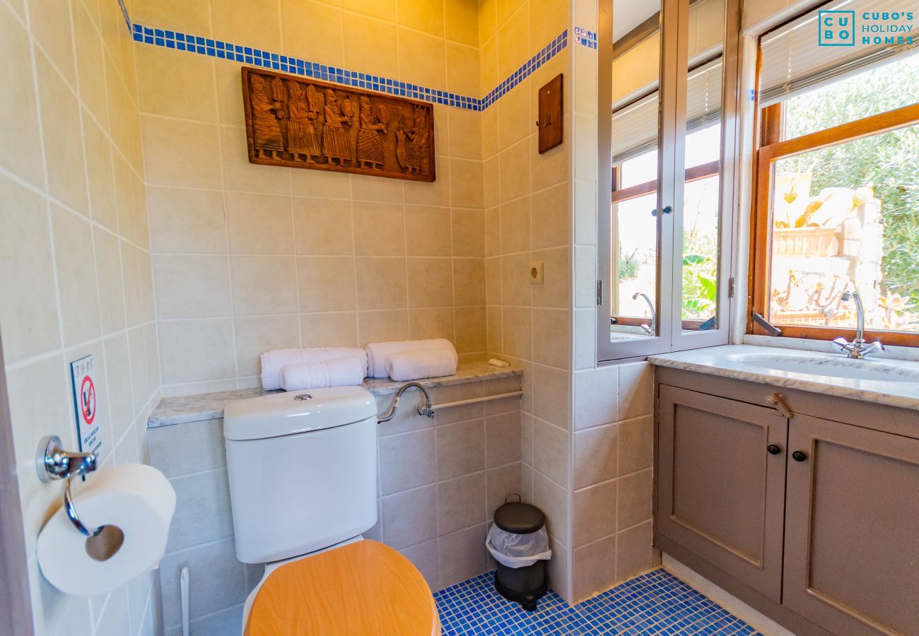 Baño de este estudio rural en Mijas Pueblo