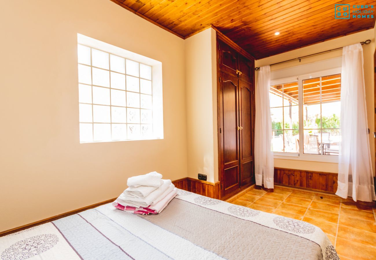 Dormitorio de esta casa rural en Alhaurín el Grande