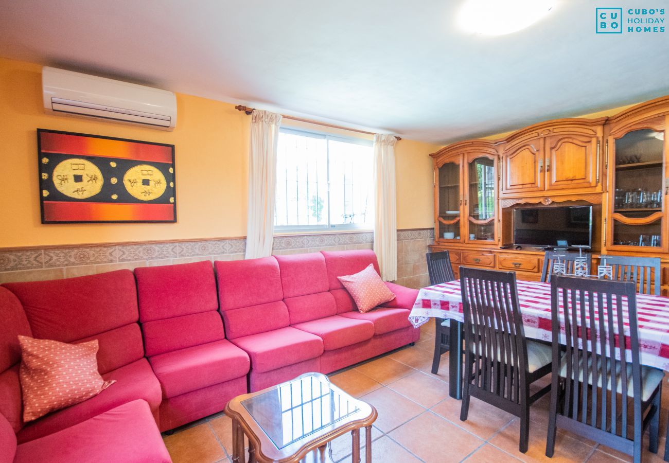 Salón comedor de esta casa en Alhaurín de la Torre