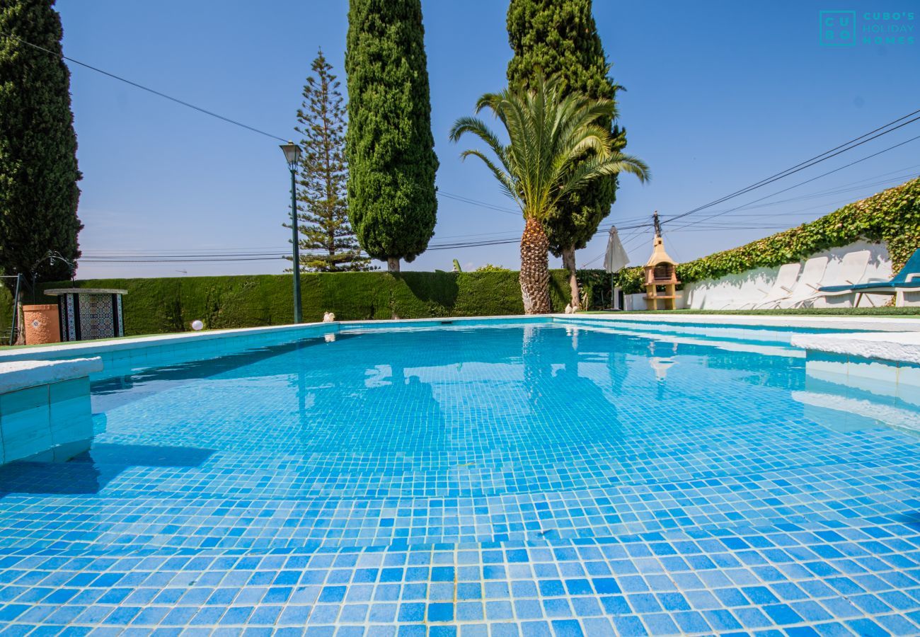 Piscina privada de esta casa en Alhaurín de la Torre