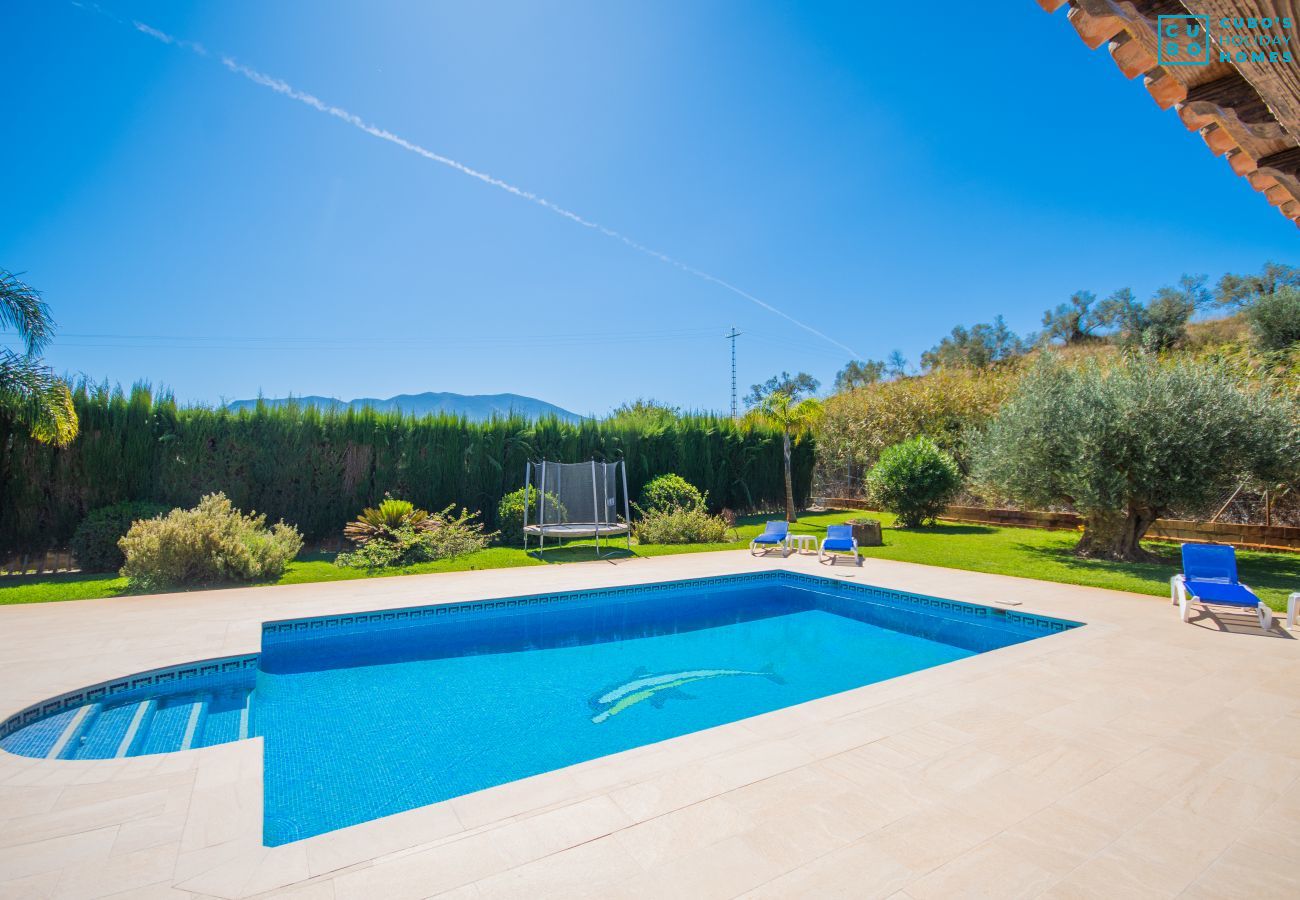 Piscina de esta finca en Alhaurín el Grande
