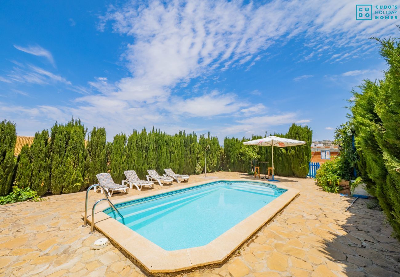 Piscina privada del alojamiento en Ardales