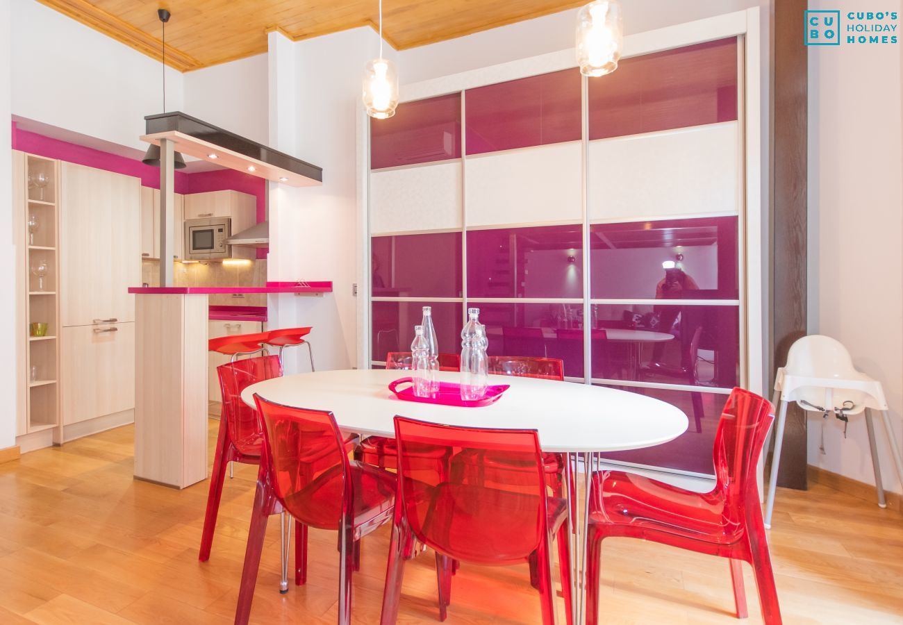 Salón comedor de este apartamento en el centro de Málaga