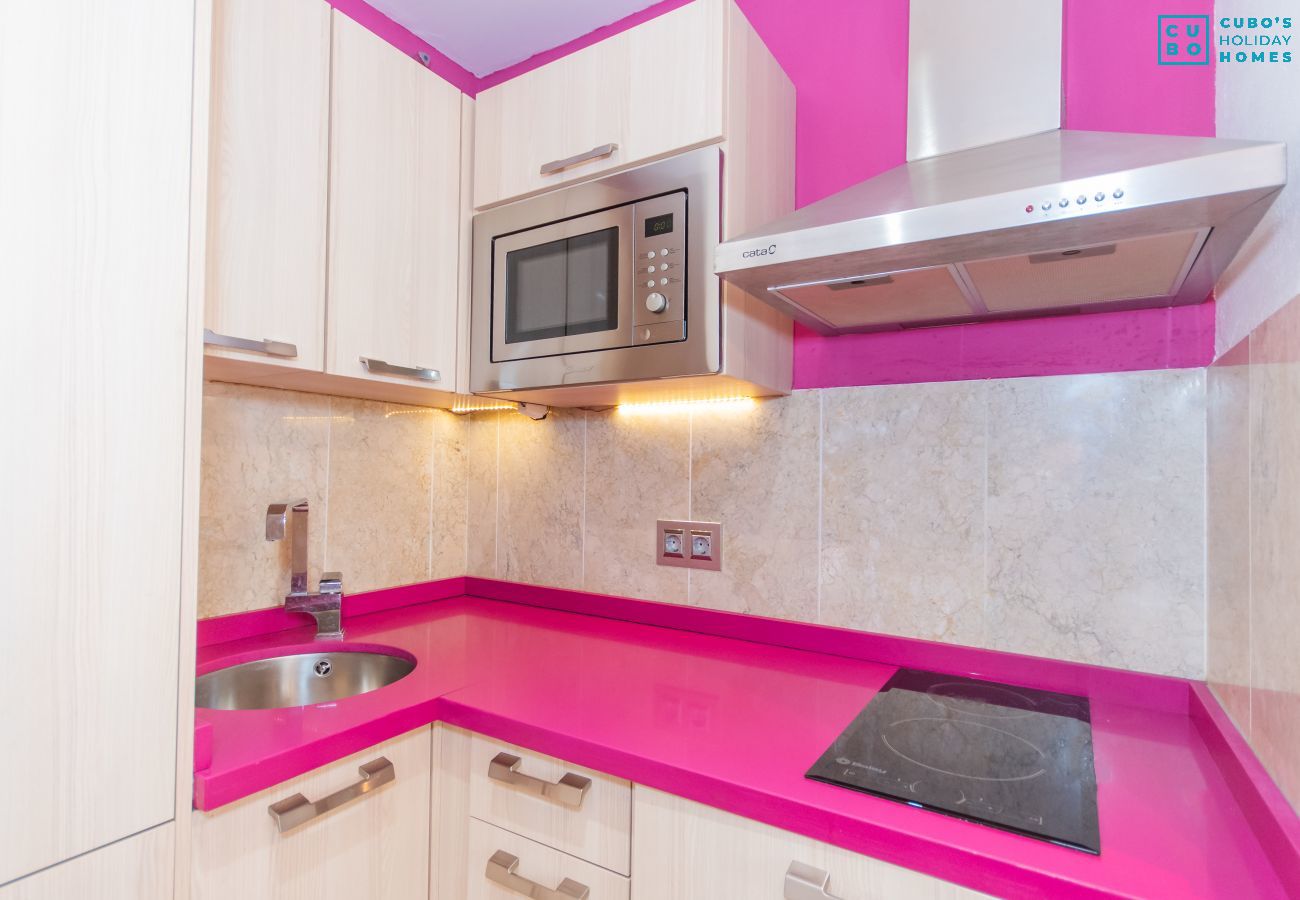 Cocina de este apartamento en el centro de Málaga