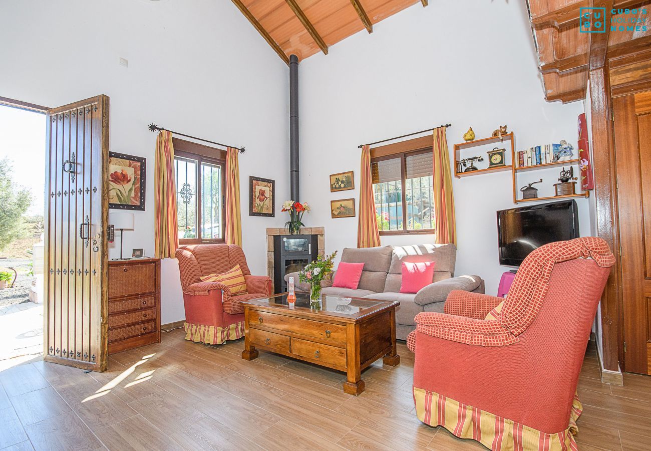 Salón de esta casa cerca de El Caminito del Rey