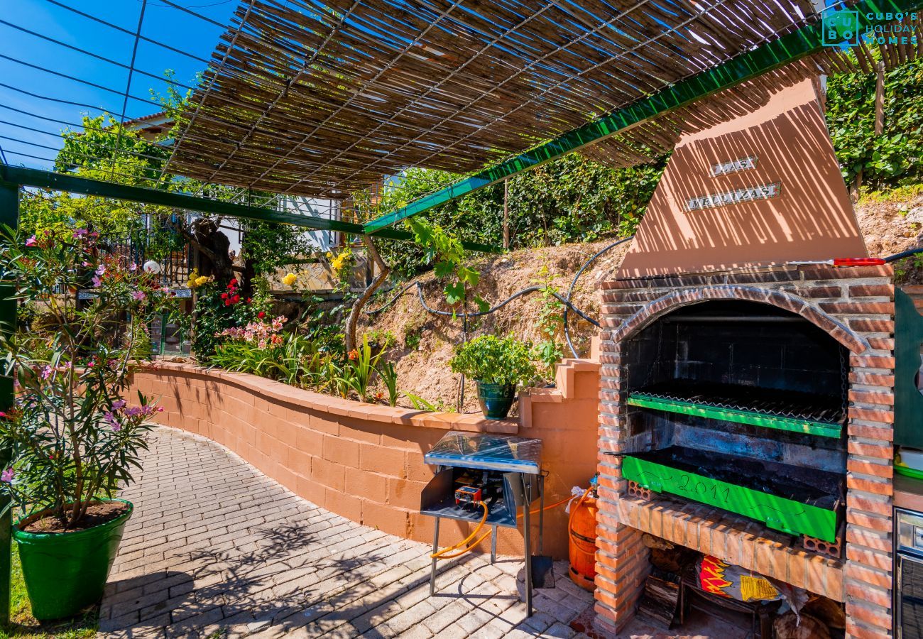 Barbacoa de esta casa cerca de El Caminito del Rey