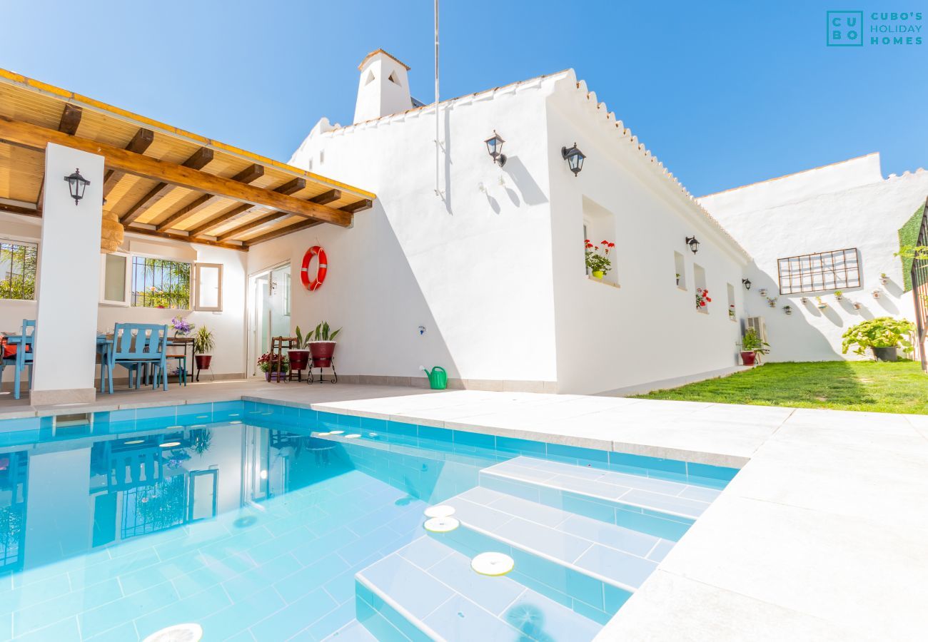 Piscina de esta casa rural en la Estación de Cártama