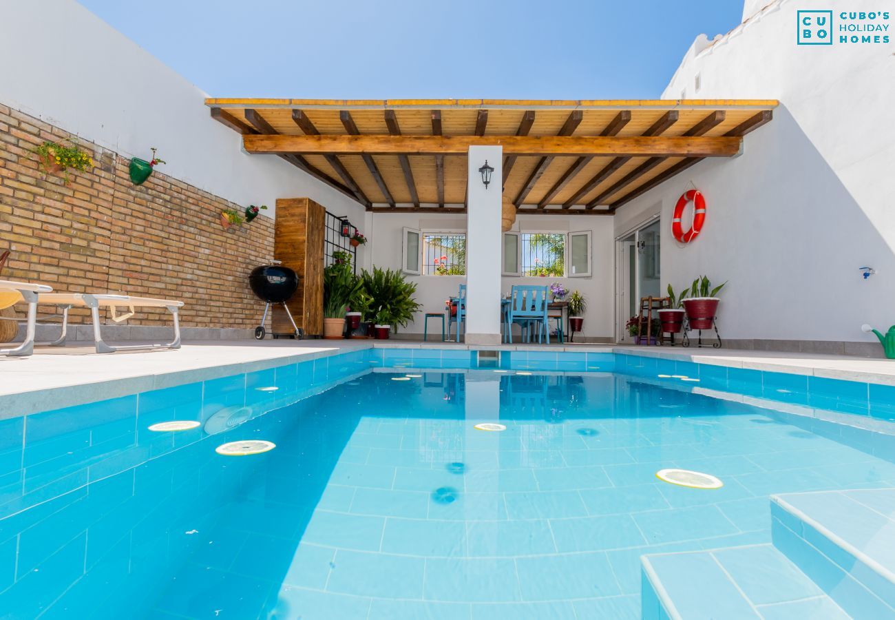 Piscina de esta casa rural en la Estación de Cártama