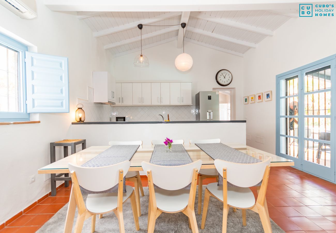 Salón comedor de esta finca en Alhaurín el Grande