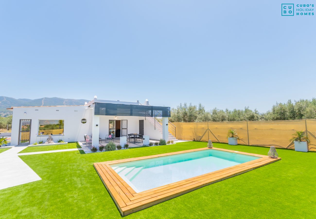 Piscina privada de esta finca en Alhaurín el Grande