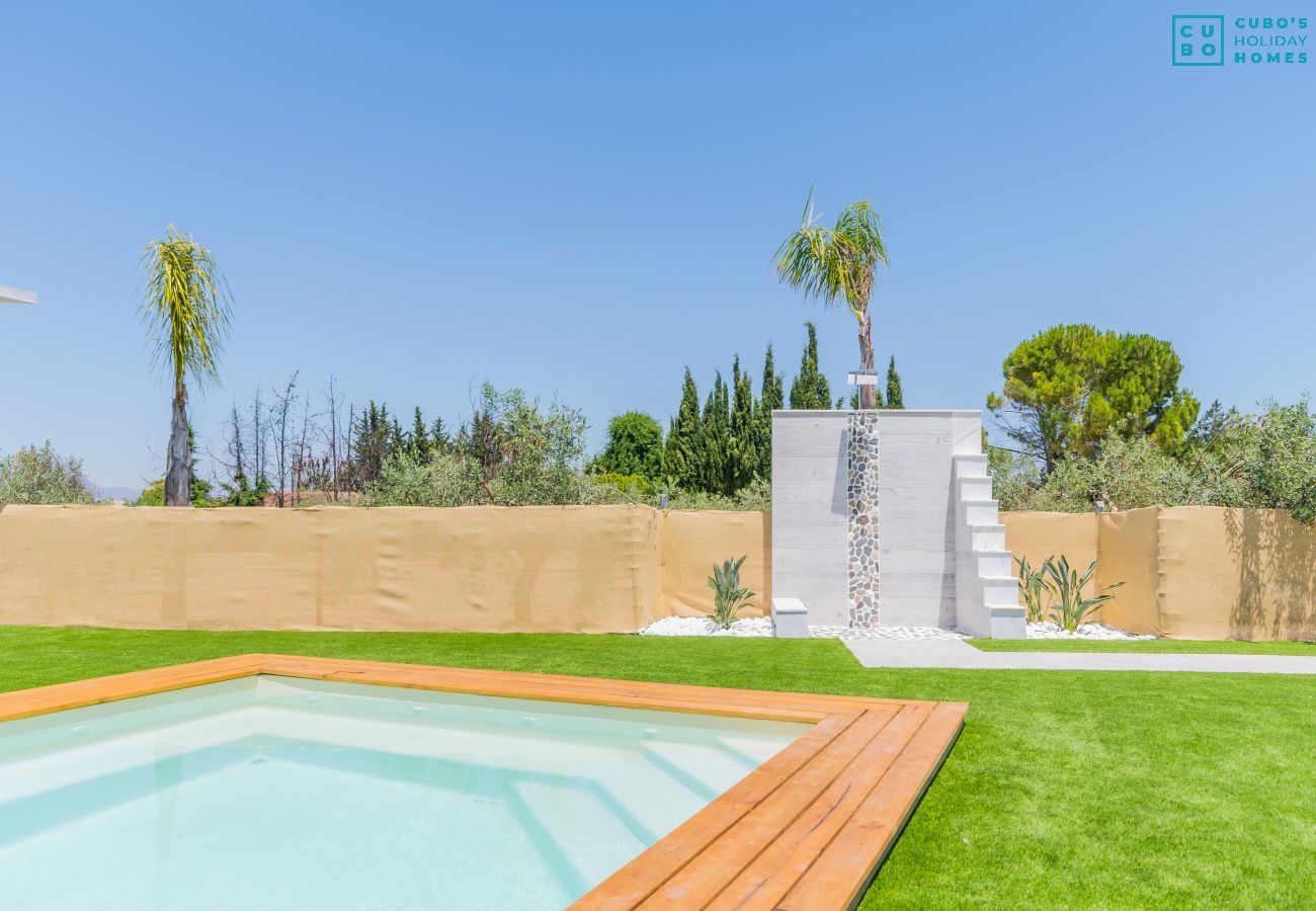 Piscina privada de esta finca en Alhaurín el Grande