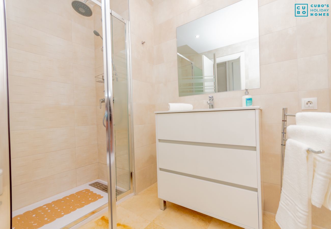 Baño de este estudio en Torremolinos