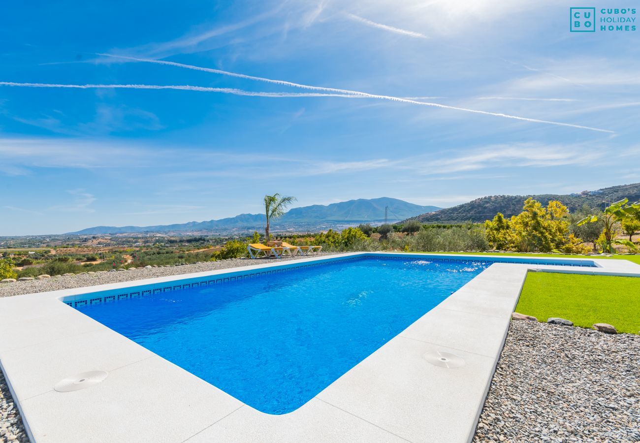 Piscina privada de este chalet en Coín