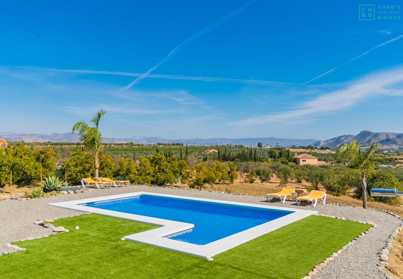 Piscina privada de este chalet en Coín