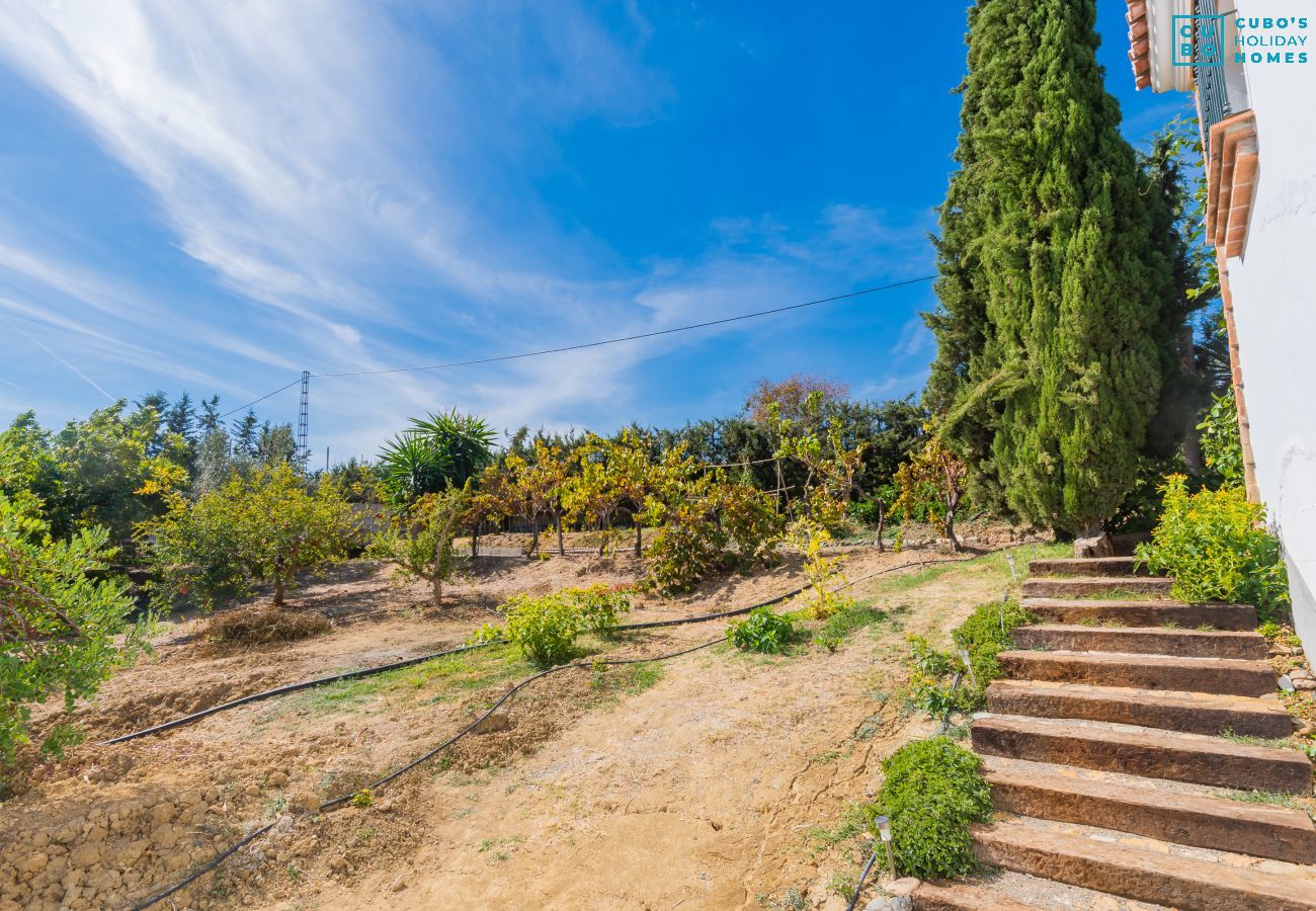 Jardín de este chalet en Coín