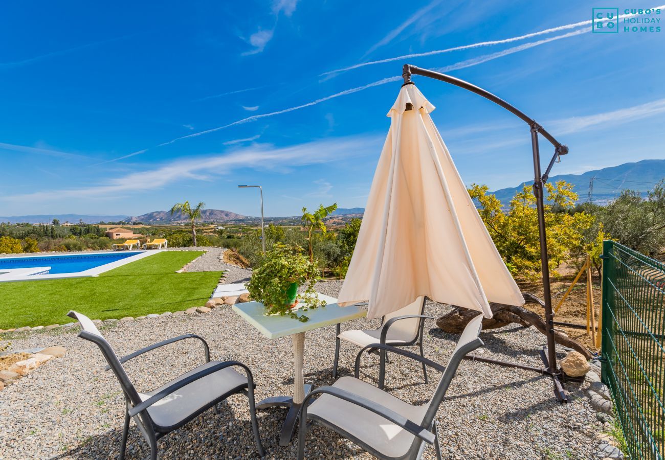 Terraza de este chalet en Coín