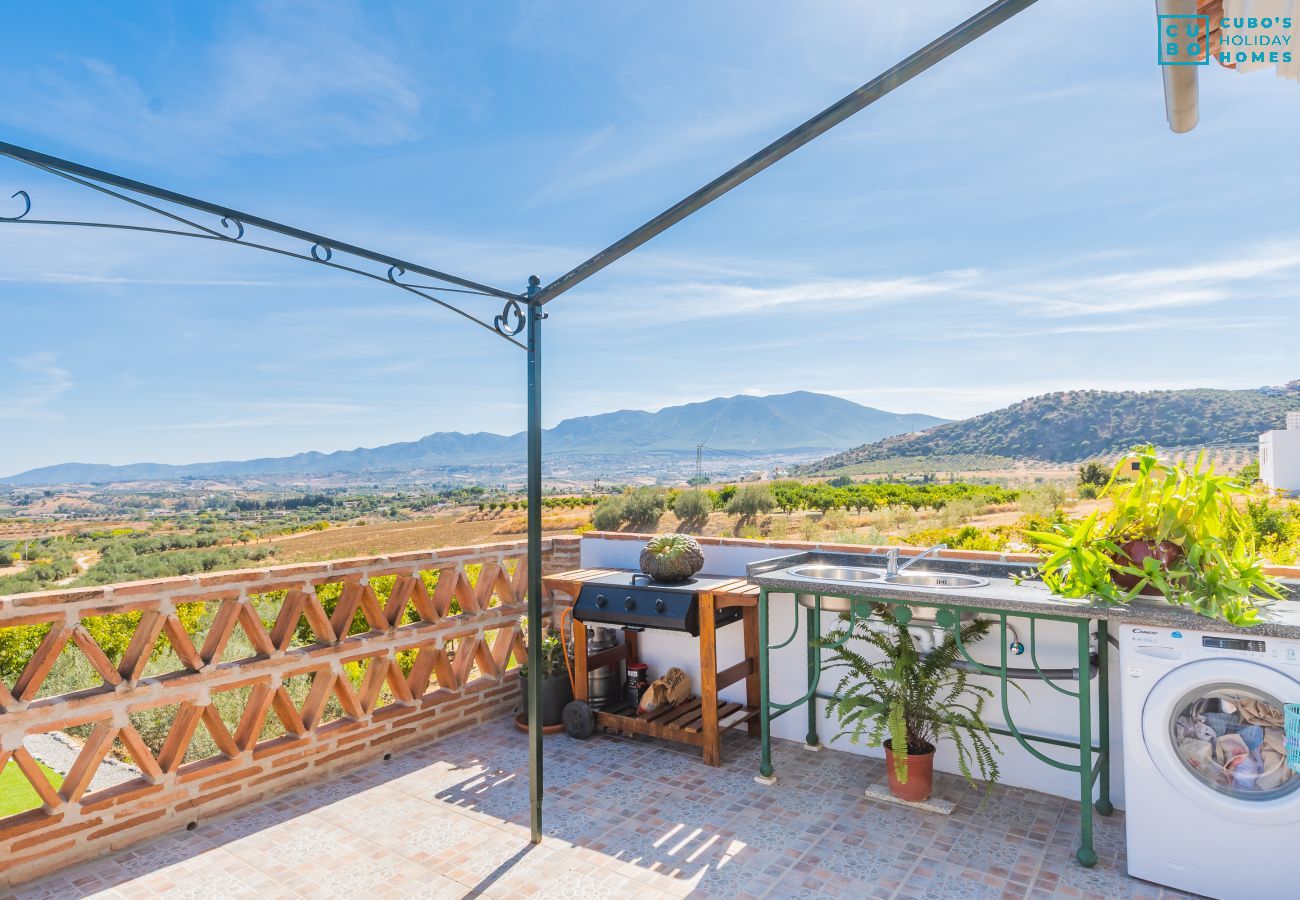 Terraza de este chalet en Coín