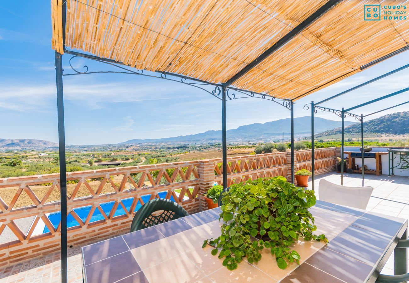 Terraza de este chalet en Coín