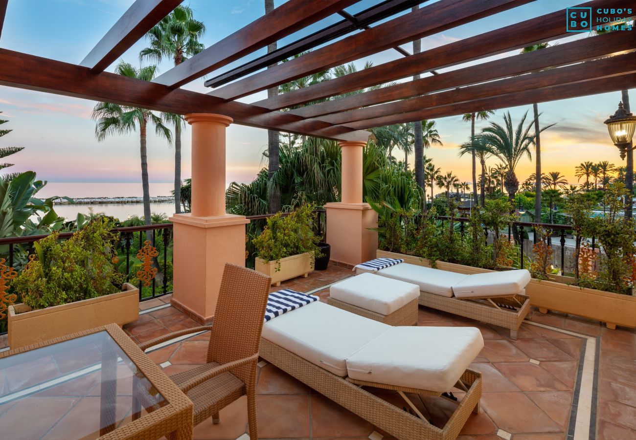 Apartamento en Nueva andalucia - Cubo's Luxury Beach Front Duplex Puerto Banus