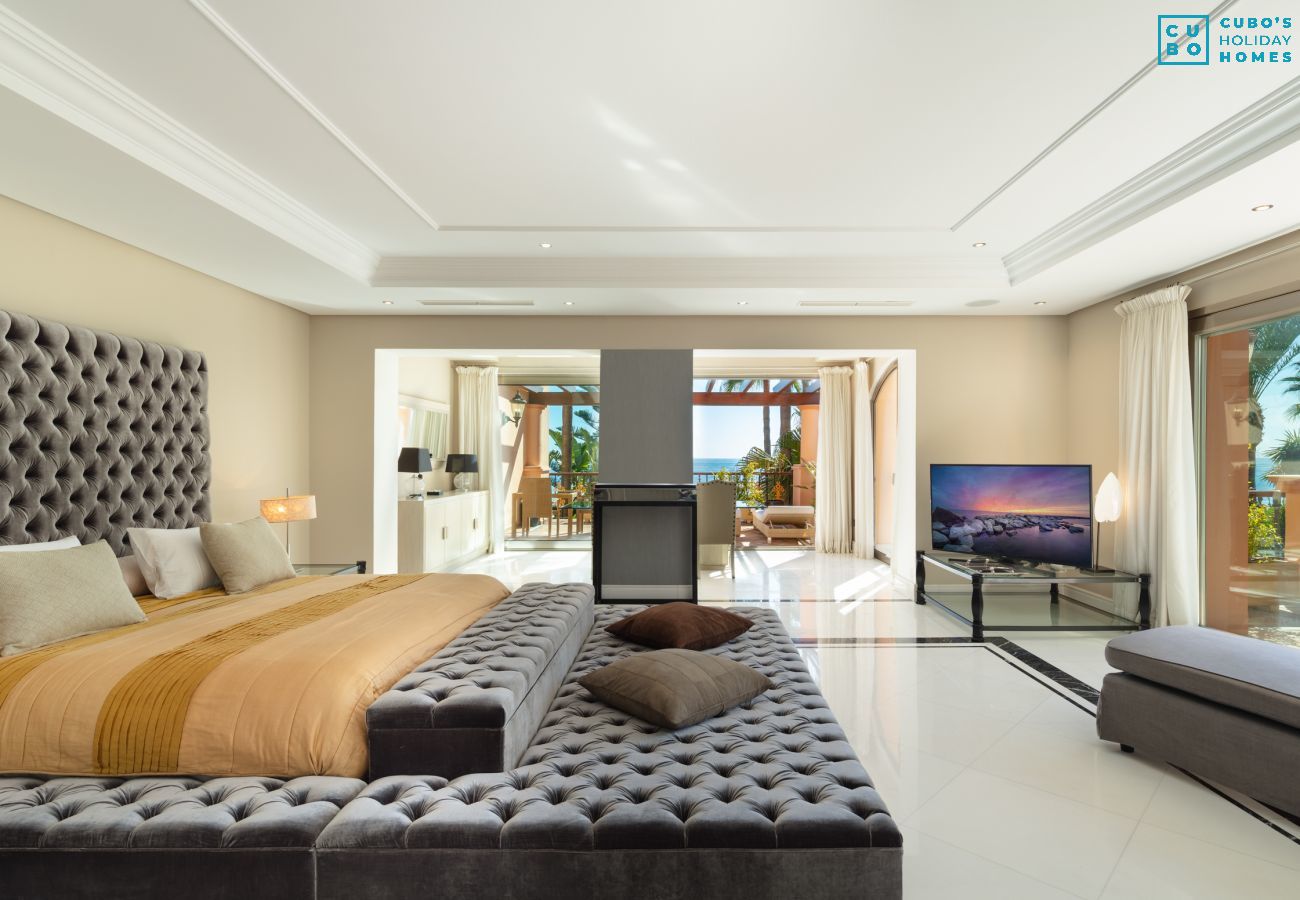 Apartamento en Marbella - Cubo's Luxury Beach Front Duplex Puerto Banus