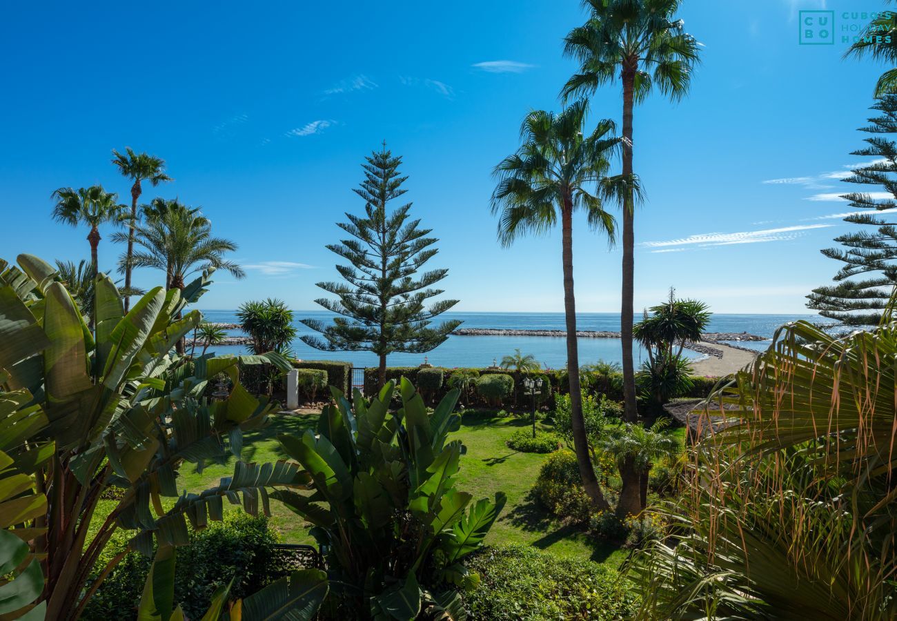 Apartamento en Marbella - Cubo's Luxury Beach Front Duplex Puerto Banus