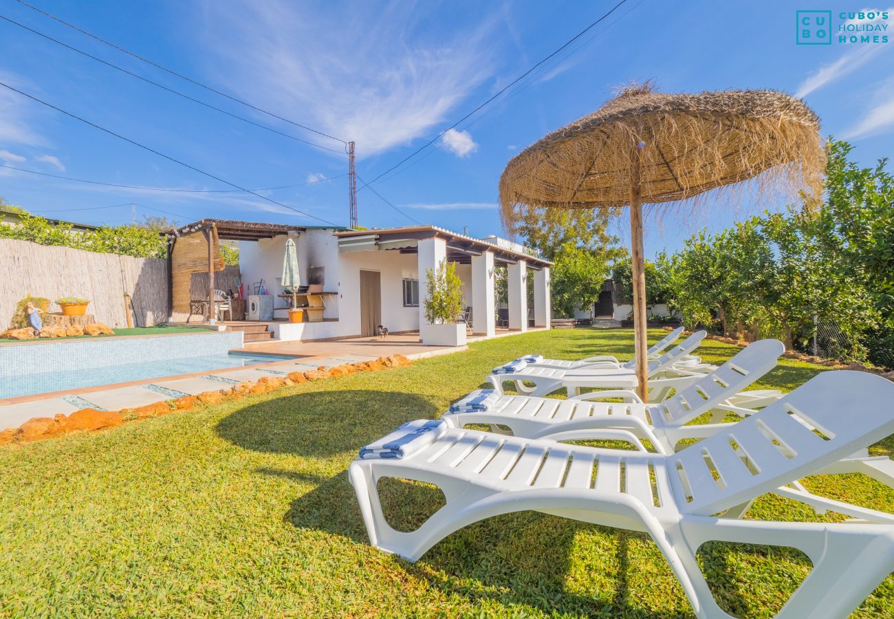 Jardín de esta casa rural en Cártama