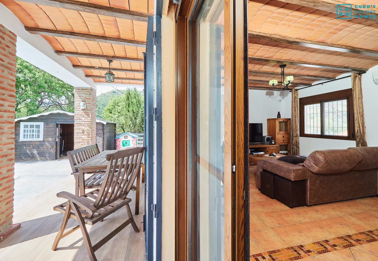 Salón de esta finca en los Montes de Málaga