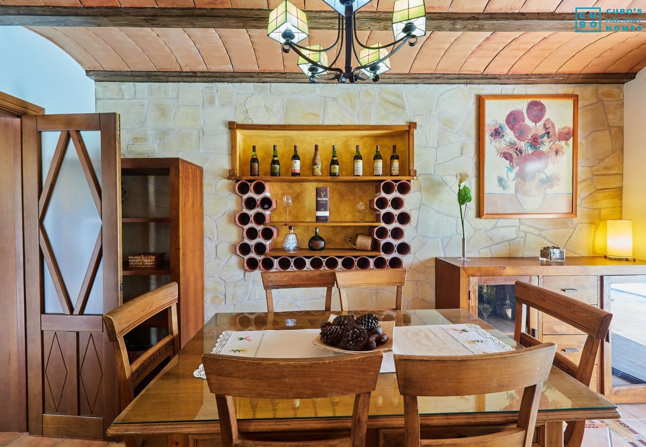 Salón comedor de esta finca en los Montes de Málaga