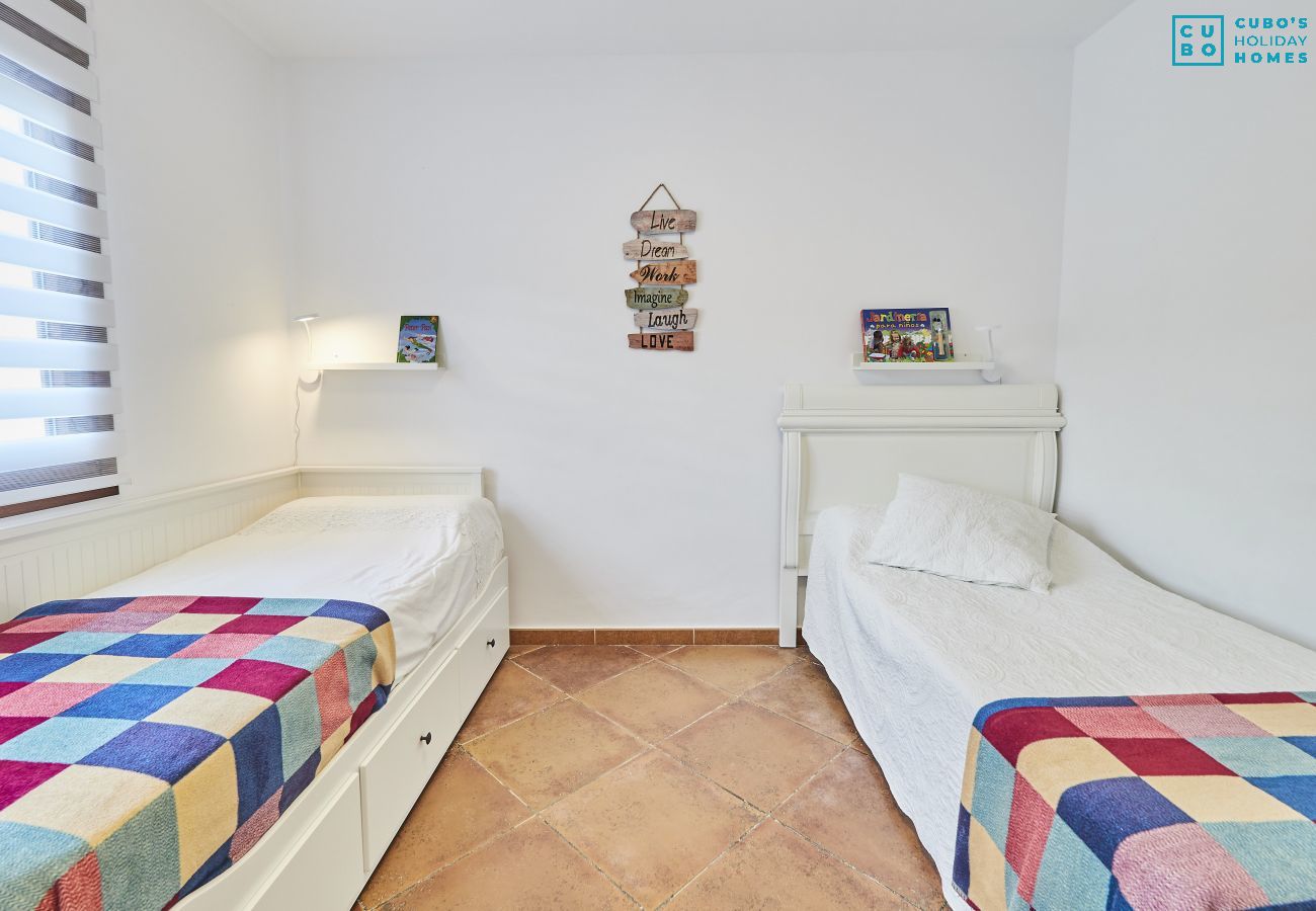 Dormitorio infantil de esta finca en los Montes de Málaga