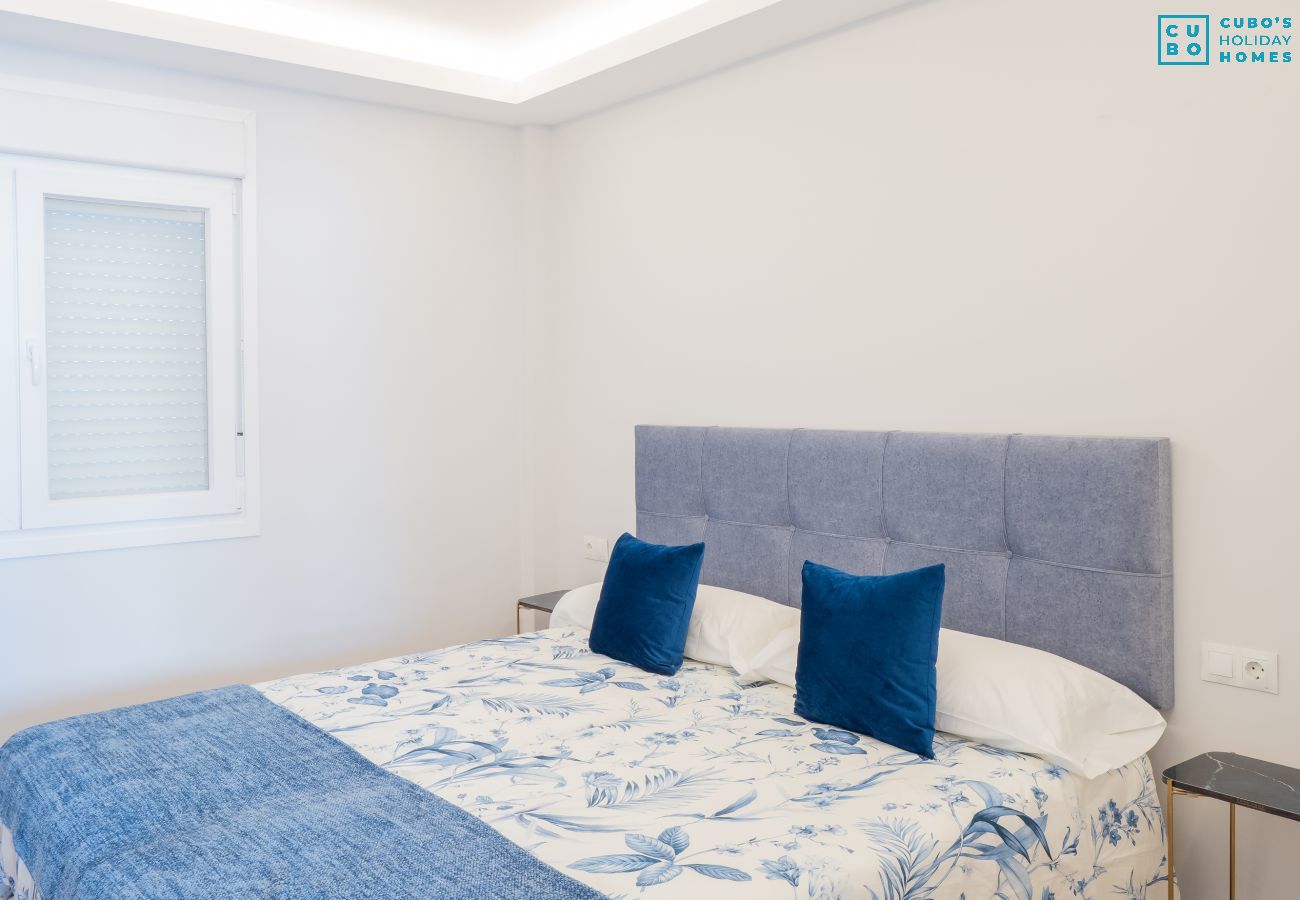 Dormitorio de este apartamento en Estepona