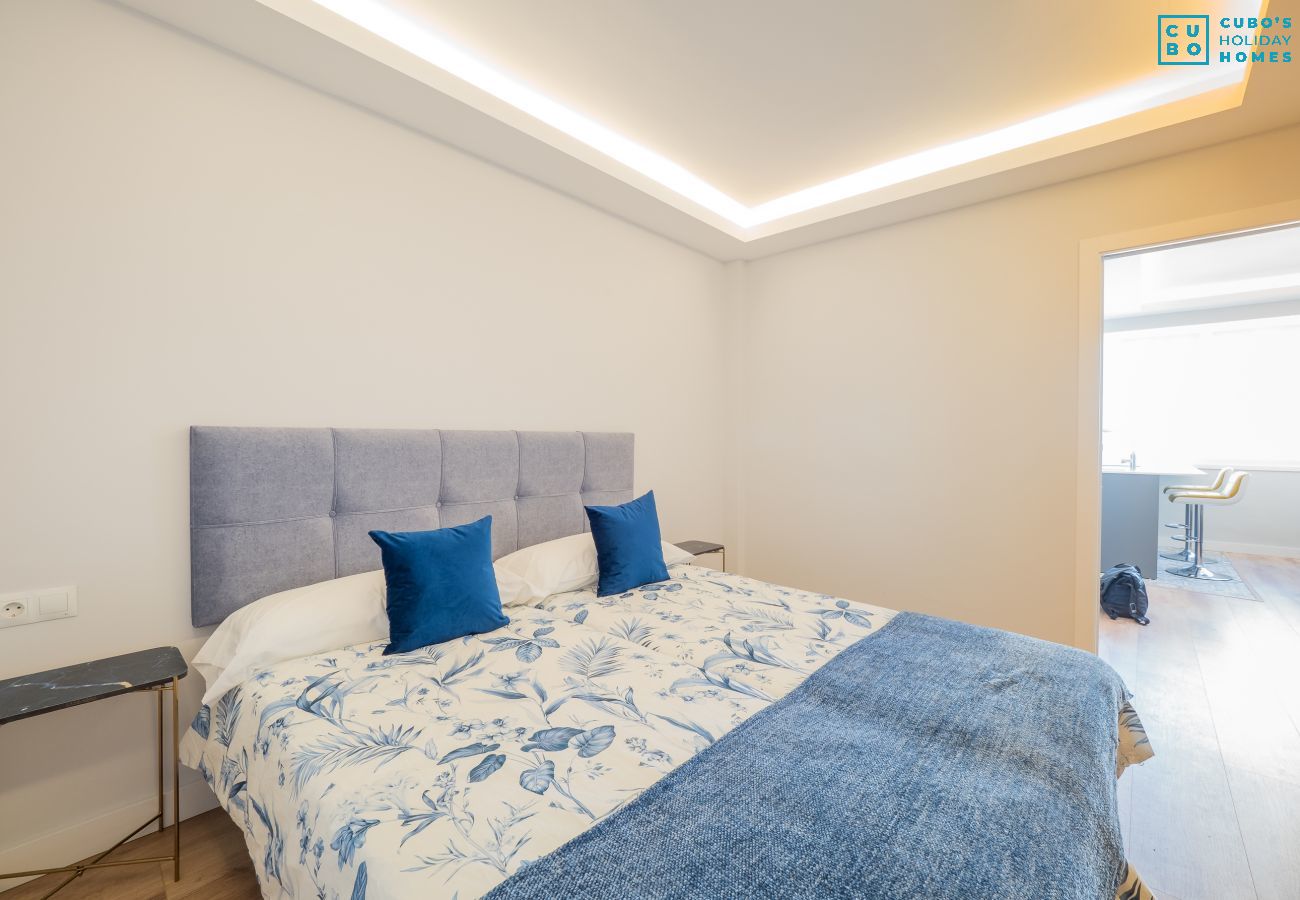 Dormitorio de este apartamento en Estepona