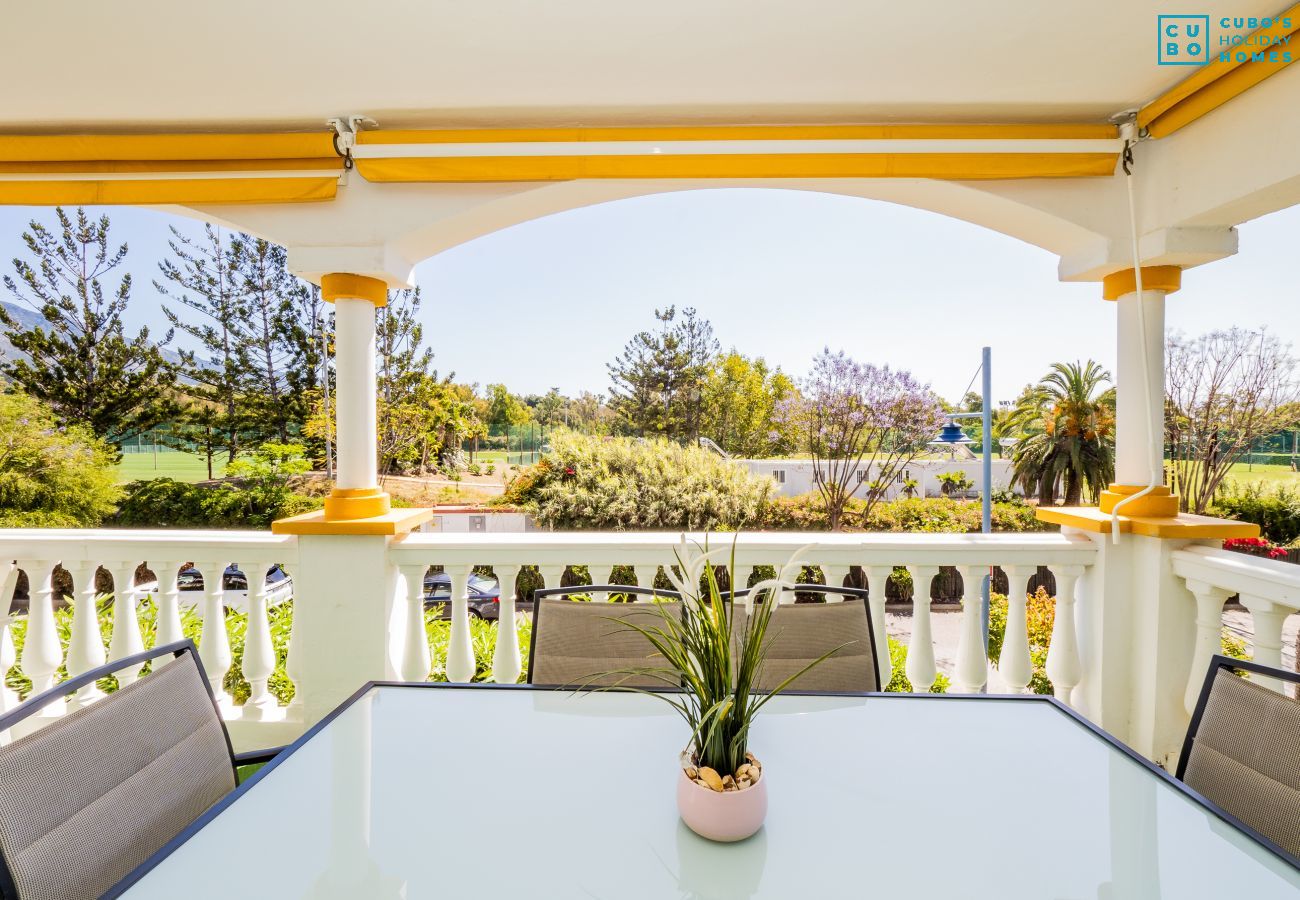 Terraza de este apartamento en Los Naranjos (Marbella)