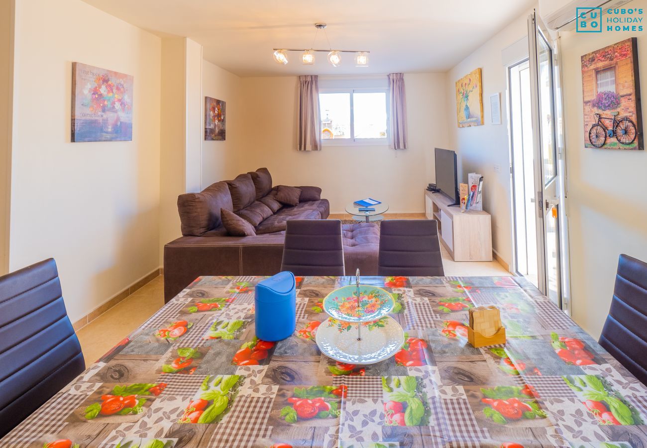 Salón comedor de esta casa en Sierra Gorda, Coín