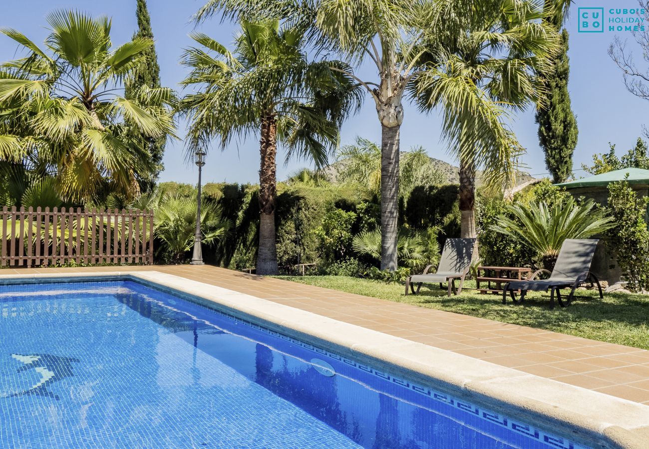 Piscina de esta casa rural en Alhaurín el Grande