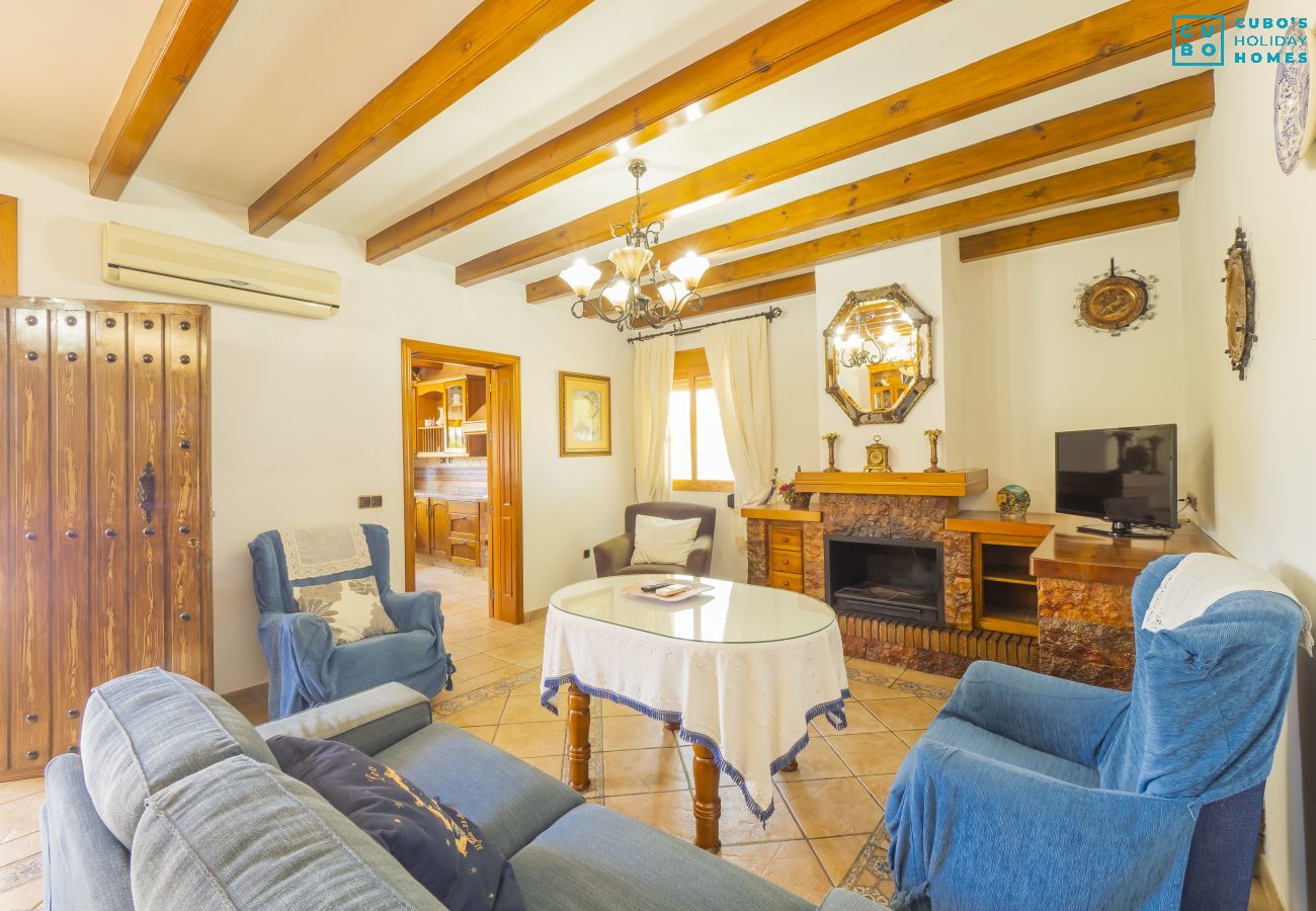 Salón comedor de este chalet en Alhaurín el Grande