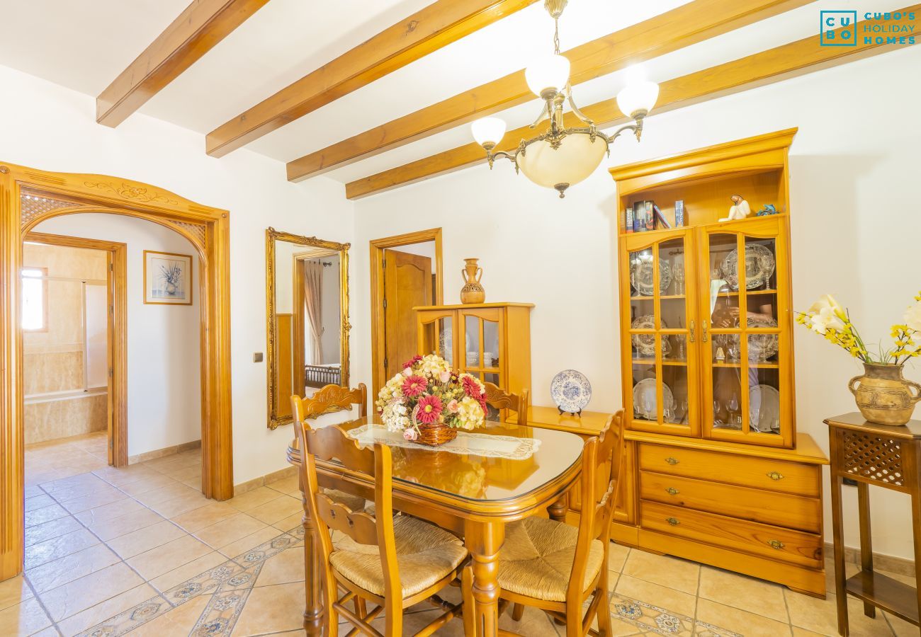 Salón comedor de este chalet en Alhaurín el Grande