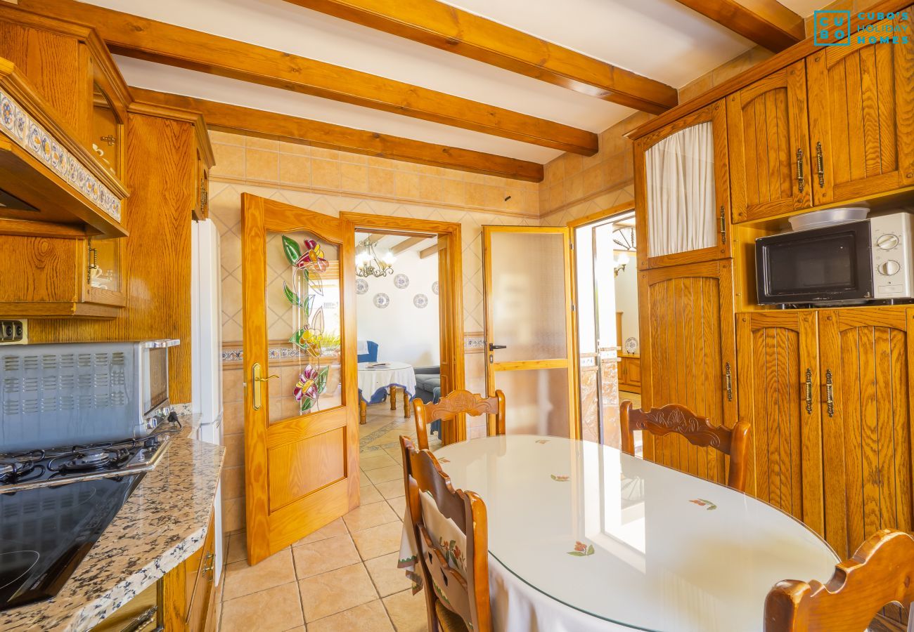 Salón comedor de este chalet en Alhaurín el Grande