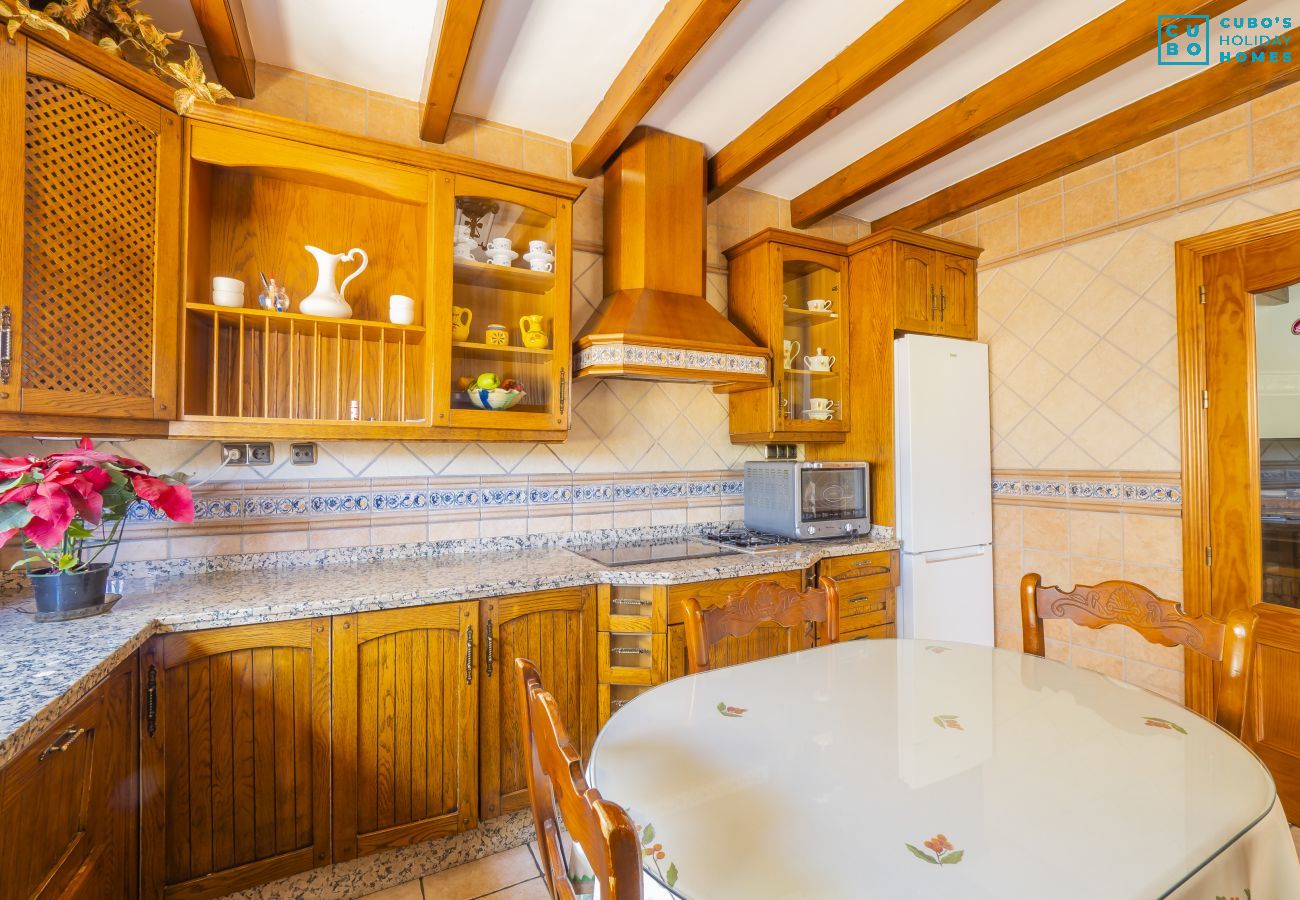 Salón comedor de este chalet en Alhaurín el Grande