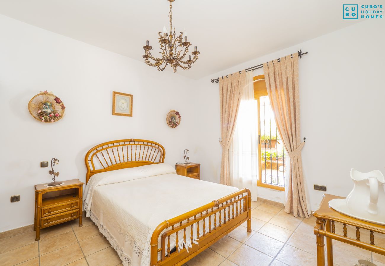 Dormitorio de este chalet en Alhaurín el Grande