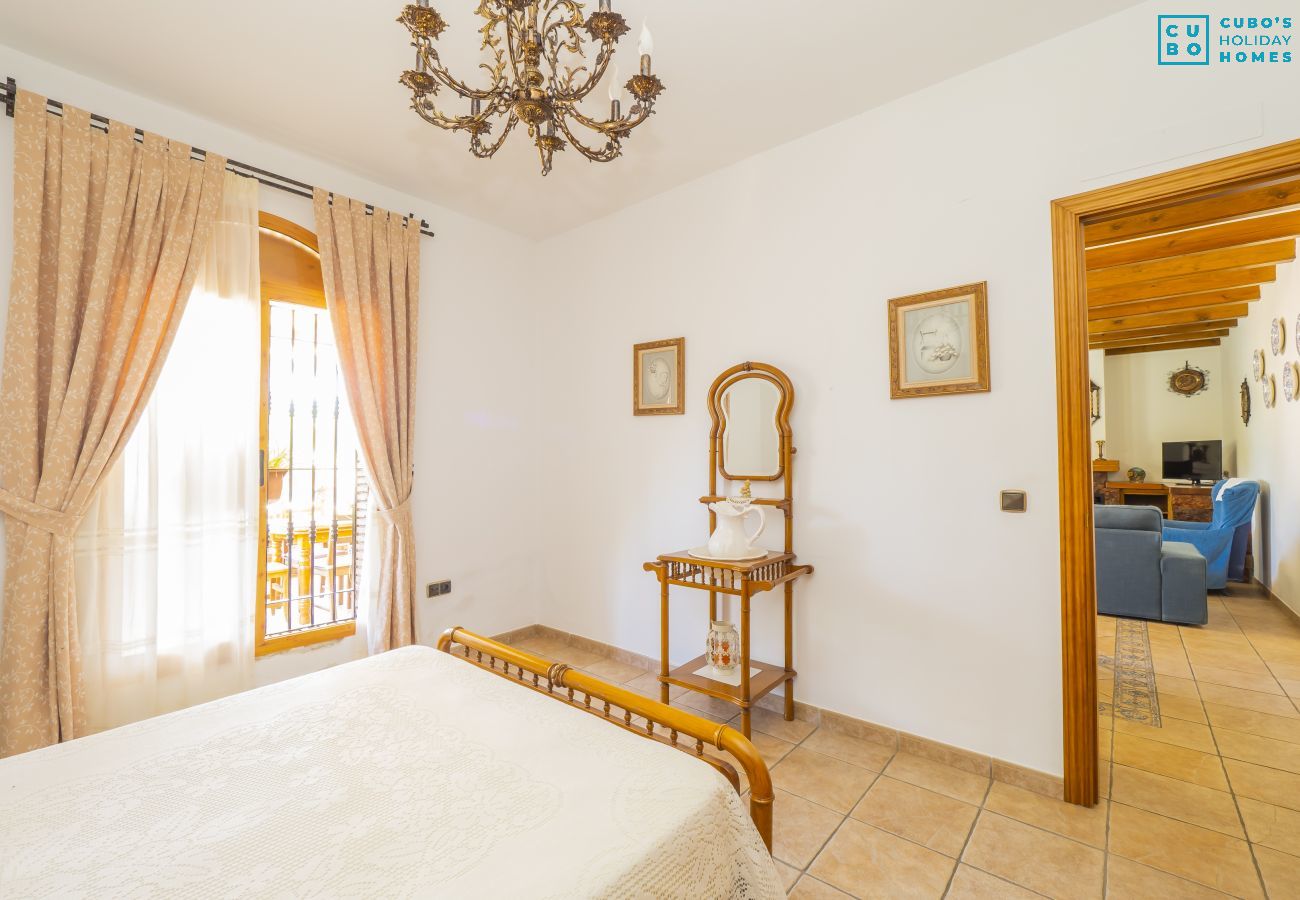 Dormitorio de este chalet en Alhaurín el Grande