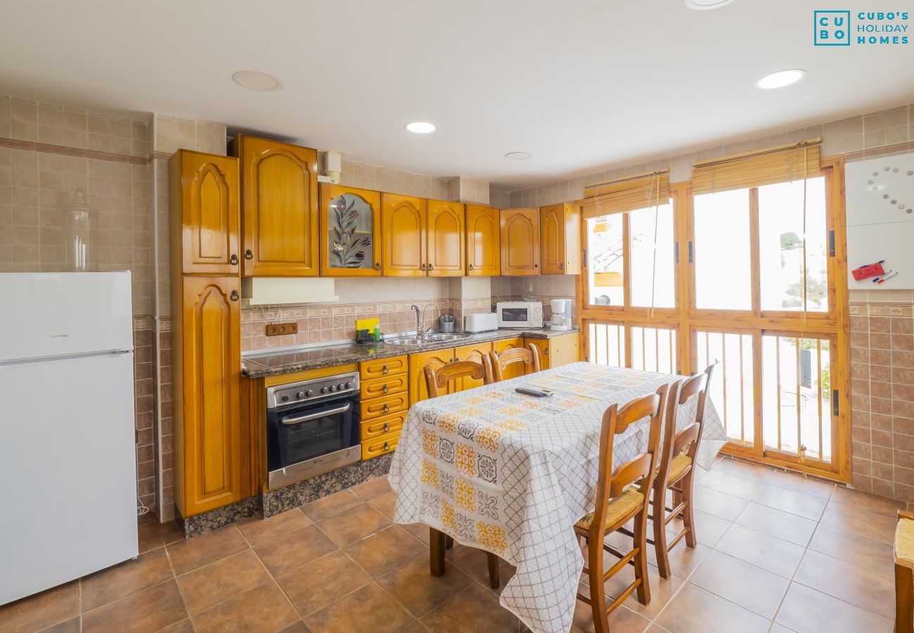 Cocina de esta casa rural en Álora, cerca del Caminito del Rey