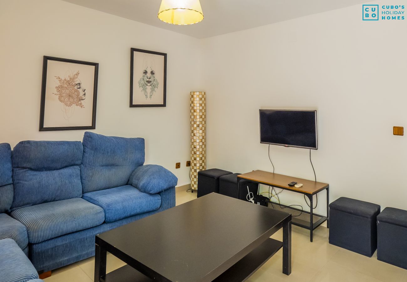 Salón comedor de esta casa rural en Álora, cerca del Caminito del Rey