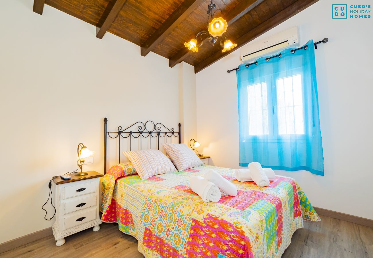 Dormitorio de esta casa rural en Pizarra